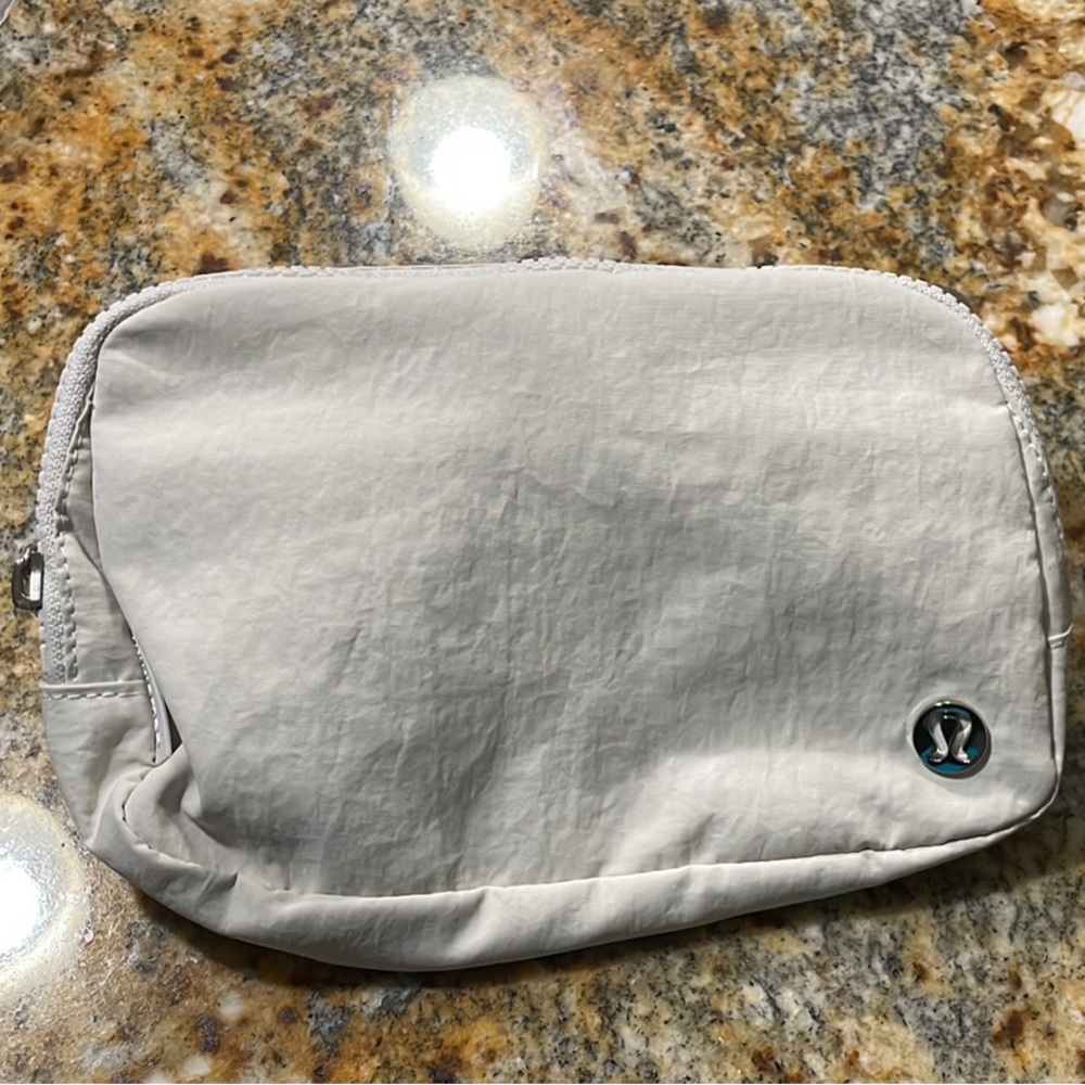 Lululemon Everywhere Belt Bag